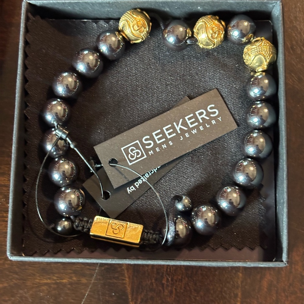 NWT. SEEKERS Black/Graphite Gray and Gold Beaded Bracelet for Men…